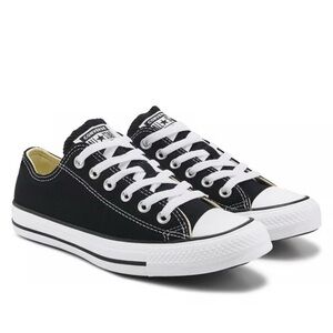 Converse Chuck Taylor women’s men’s  Black Canvas Sneakers.